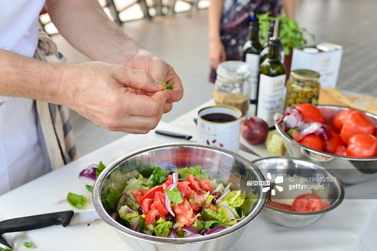 man seasoning tomato salad (salad cooking lesson)